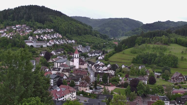 Dieses Bild zeigt eine Webcam-Aufnahme von Ottenhöfen, aufgenommen am Montag, den 18.05.2026 um 07:20 Uhr