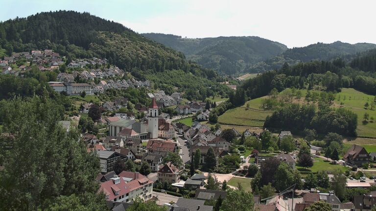 Dieses Bild zeigt eine Webcam-Aufnahme von Ottenhöfen, aufgenommen am Freitag, den 26.06.2026 um 14:20 Uhr