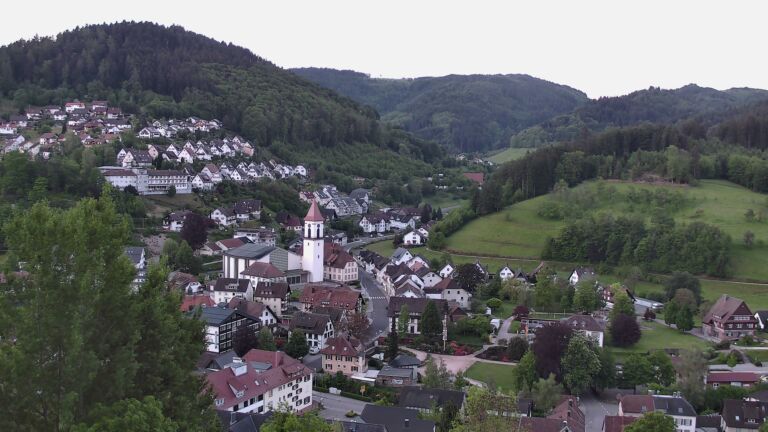 Dieses Bild zeigt eine Webcam-Aufnahme von Ottenhöfen, aufgenommen am Sonntag, den 10.05.2026 um 05:50 Uhr
