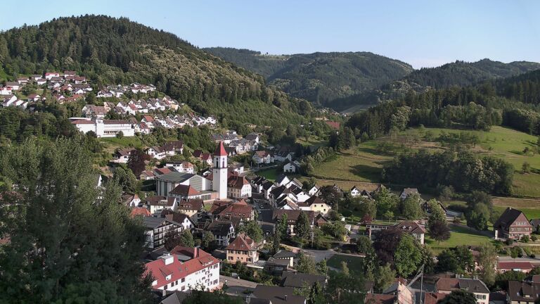 Dieses Bild zeigt eine Webcam-Aufnahme von Ottenhöfen, aufgenommen am Donnerstag, den 25.06.2026 um 19:30 Uhr