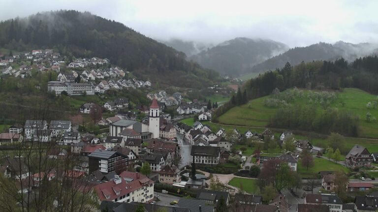 Dieses Bild zeigt eine Webcam-Aufnahme von Ottenhöfen, aufgenommen am Sonntag, den 12.04.2026 um 07:50 Uhr