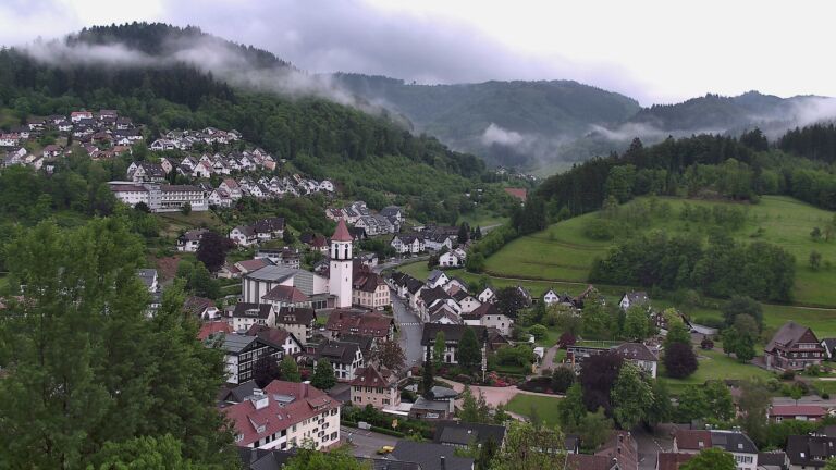 Dieses Bild zeigt eine Webcam-Aufnahme von Ottenhöfen, aufgenommen am Sonntag, den 10.05.2026 um 20:00 Uhr
