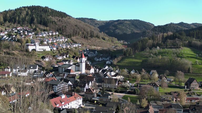 Dieses Bild zeigt eine Webcam-Aufnahme von Ottenhöfen, aufgenommen am Mittwoch, den 08.04.2026 um 18:40 Uhr