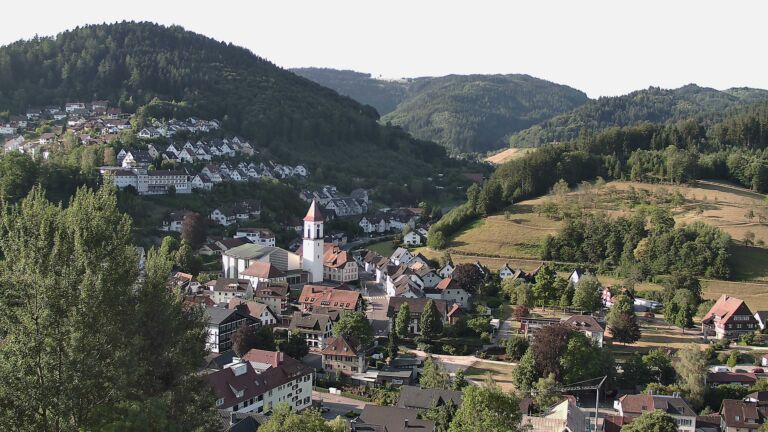 Dieses Bild zeigt eine Webcam-Aufnahme von Ottenhöfen, aufgenommen am Donnerstag, den 23.07.2026 um 08:00 Uhr