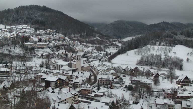 Dieses Bild zeigt eine Webcam-Aufnahme von Ottenhöfen, aufgenommen am Samstag, den 03.01.2026 um 16:50 Uhr