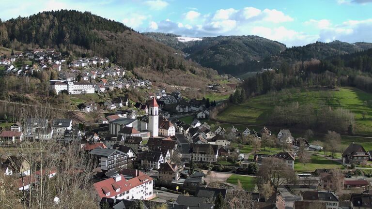 Dieses Bild zeigt eine Webcam-Aufnahme von Ottenhöfen, aufgenommen am Donnerstag, den 26.03.2026 um 17:10 Uhr