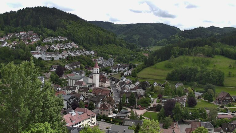 Dieses Bild zeigt eine Webcam-Aufnahme von Ottenhöfen, aufgenommen am Dienstag, den 19.05.2026 um 15:10 Uhr