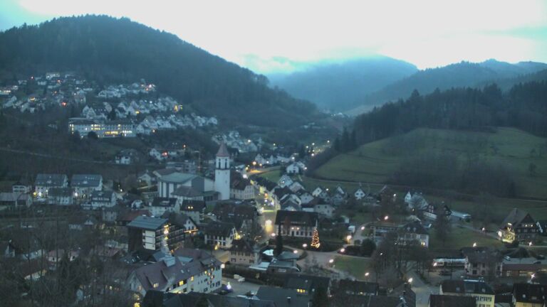 Dieses Bild zeigt eine Webcam-Aufnahme von Ottenhöfen, aufgenommen am Dienstag, den 23.12.2025 um 07:50 Uhr