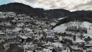 Dieses Bild zeigt eine Webcam-Aufnahme von Ottenhöfen, aufgenommen am Mittwoch, den 07.01.2026 um 15:20 Uhr