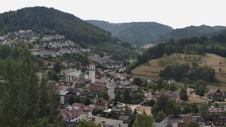 Dieses Bild zeigt eine Webcam-Aufnahme von Ottenhöfen, aufgenommen am Sonntag, den 16.08.2026 um 12:10 Uhr