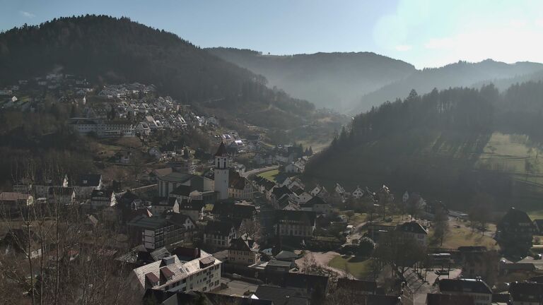 Dieses Bild zeigt eine Webcam-Aufnahme von Ottenhöfen, aufgenommen am Donnerstag, den 05.02.2026 um 13:30 Uhr