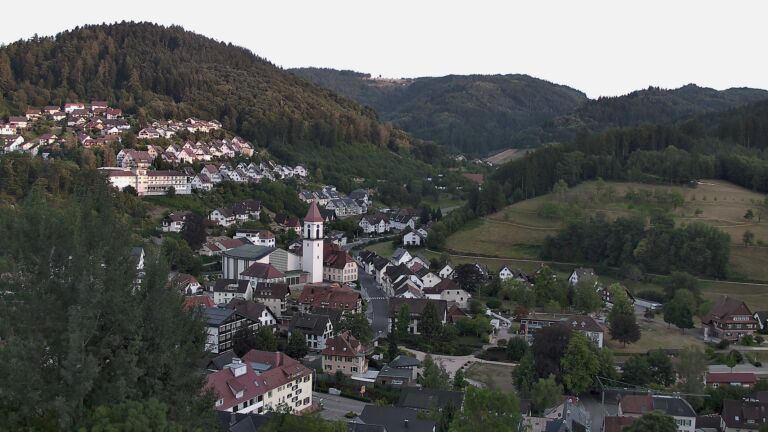 Dieses Bild zeigt eine Webcam-Aufnahme von Ottenhöfen, aufgenommen am Dienstag, den 04.08.2026 um 20:20 Uhr