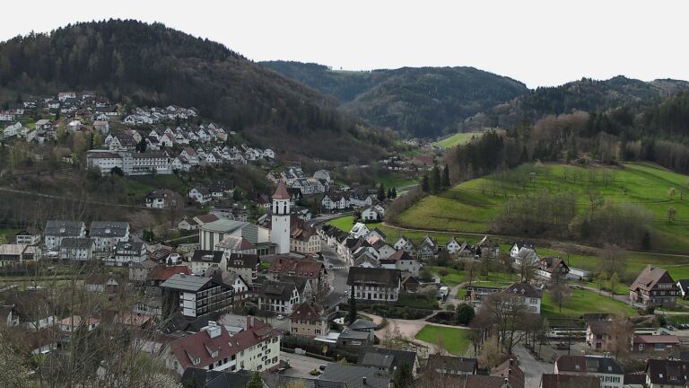 Dieses Bild zeigt eine Webcam-Aufnahme von Ottenhöfen, aufgenommen am Sonntag, den 05.04.2026 um 10:10 Uhr