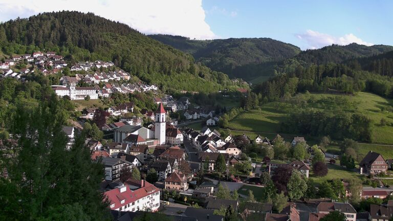 Dieses Bild zeigt eine Webcam-Aufnahme von Ottenhöfen, aufgenommen am Freitag, den 08.05.2026 um 19:30 Uhr