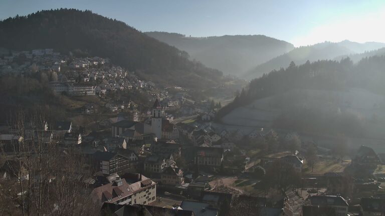 Dieses Bild zeigt eine Webcam-Aufnahme von Ottenhöfen, aufgenommen am Sonntag, den 28.12.2025 um 13:50 Uhr