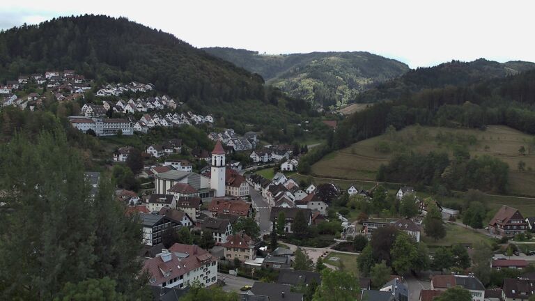 Dieses Bild zeigt eine Webcam-Aufnahme von Ottenhöfen, aufgenommen am Montag, den 31.08.2026 um 13:10 Uhr