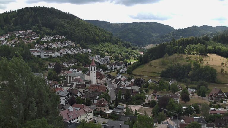 Dieses Bild zeigt eine Webcam-Aufnahme von Ottenhöfen, aufgenommen am Montag, den 27.07.2026 um 12:50 Uhr