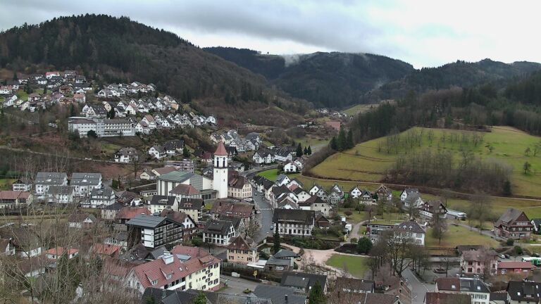 Dieses Bild zeigt eine Webcam-Aufnahme von Ottenhöfen, aufgenommen am Freitag, den 13.02.2026 um 10:50 Uhr