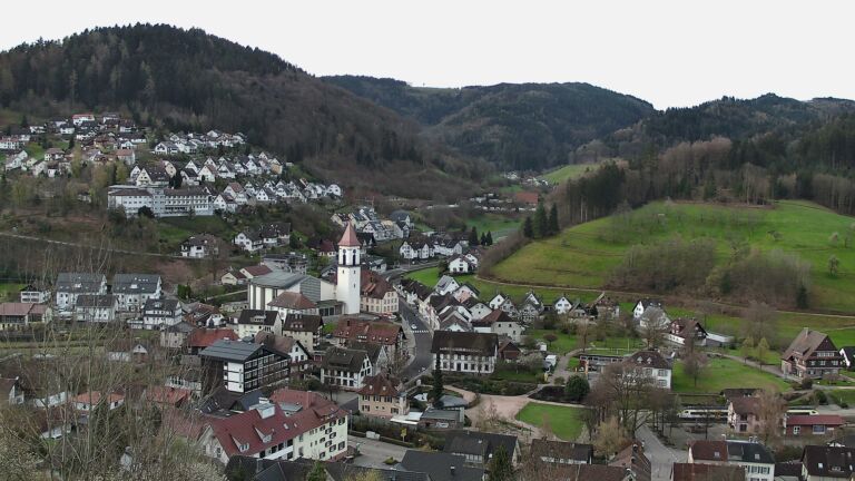 Dieses Bild zeigt eine Webcam-Aufnahme von Ottenhöfen, aufgenommen am Sonntag, den 05.04.2026 um 08:10 Uhr