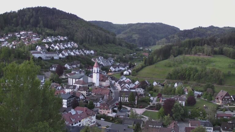 Dieses Bild zeigt eine Webcam-Aufnahme von Ottenhöfen, aufgenommen am Freitag, den 01.05.2026 um 05:50 Uhr