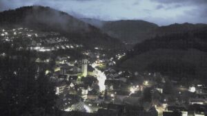 Dieses Bild zeigt eine Webcam-Aufnahme von Ottenhöfen, aufgenommen am Samstag, den 17.10.2026 um 19:10 Uhr
