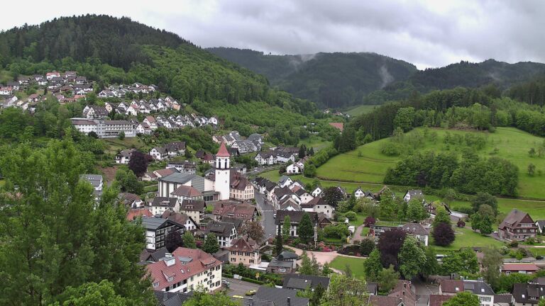 Dieses Bild zeigt eine Webcam-Aufnahme von Ottenhöfen, aufgenommen am Montag, den 11.05.2026 um 13:40 Uhr