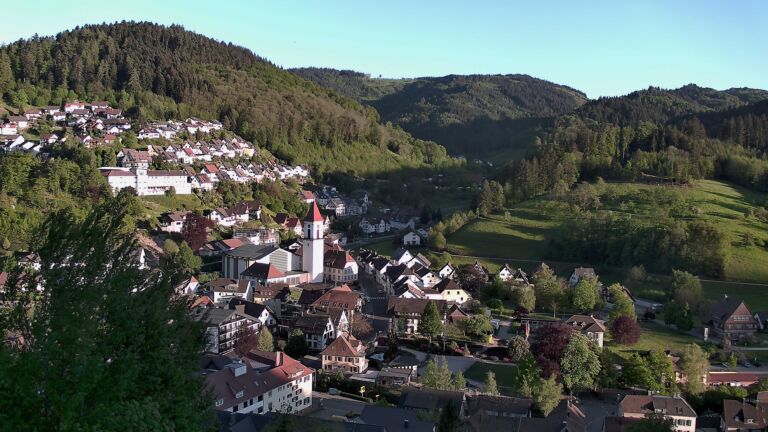 Dieses Bild zeigt eine Webcam-Aufnahme von Ottenhöfen, aufgenommen am Freitag, den 01.05.2026 um 19:40 Uhr