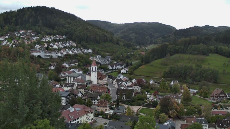 Dieses Bild zeigt eine Webcam-Aufnahme von Ottenhöfen, aufgenommen am Donnerstag, den 22.10.2026 um 13:30 Uhr