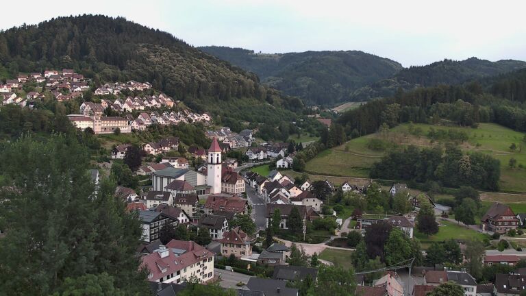 Dieses Bild zeigt eine Webcam-Aufnahme von Ottenhöfen, aufgenommen am Sonntag, den 28.06.2026 um 20:50 Uhr