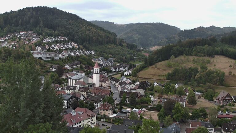 Dieses Bild zeigt eine Webcam-Aufnahme von Ottenhöfen, aufgenommen am Freitag, den 21.08.2026 um 18:40 Uhr
