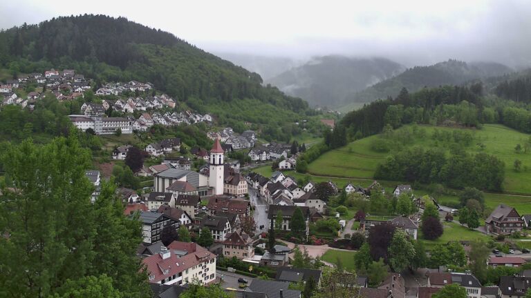 Dieses Bild zeigt eine Webcam-Aufnahme von Ottenhöfen, aufgenommen am Mittwoch, den 06.05.2026 um 17:00 Uhr