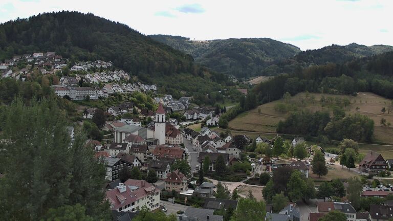 Dieses Bild zeigt eine Webcam-Aufnahme von Ottenhöfen, aufgenommen am Mittwoch, den 19.08.2026 um 12:50 Uhr