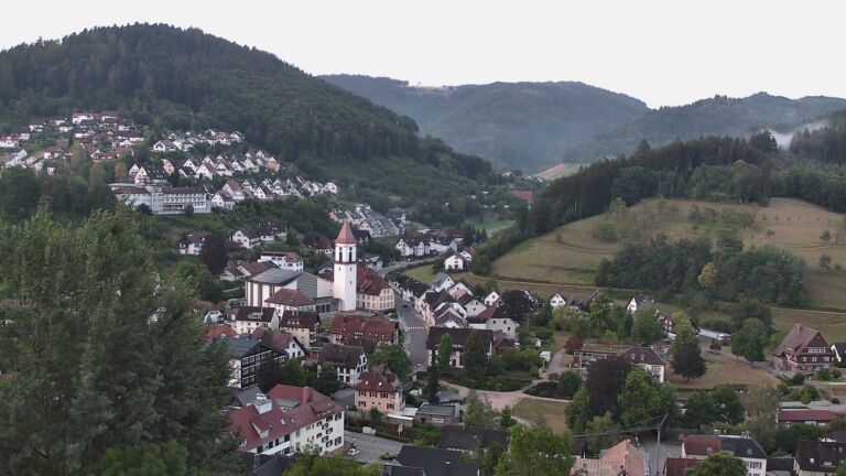 Dieses Bild zeigt eine Webcam-Aufnahme von Ottenhöfen, aufgenommen am Samstag, den 18.07.2026 um 06:00 Uhr