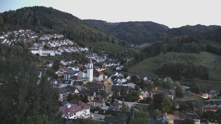 Dieses Bild zeigt eine Webcam-Aufnahme von Ottenhöfen, aufgenommen am Samstag, den 26.09.2026 um 19:40 Uhr