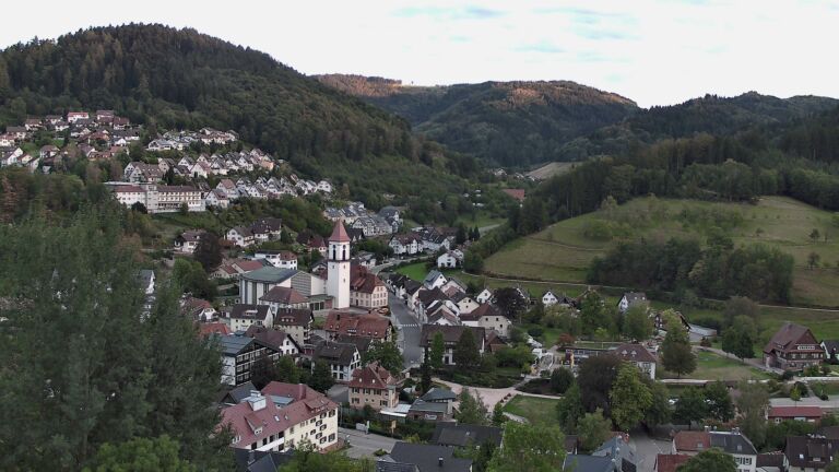 Dieses Bild zeigt eine Webcam-Aufnahme von Ottenhöfen, aufgenommen am Donnerstag, den 10.09.2026 um 19:30 Uhr