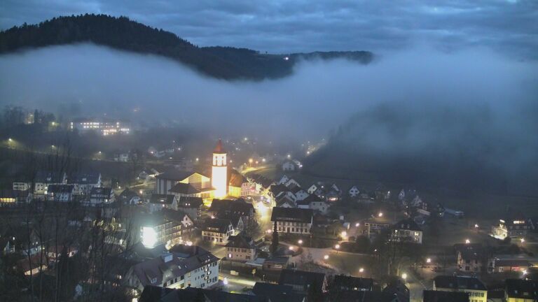 Dieses Bild zeigt eine Webcam-Aufnahme von Ottenhöfen, aufgenommen am Montag, den 02.02.2026 um 18:00 Uhr