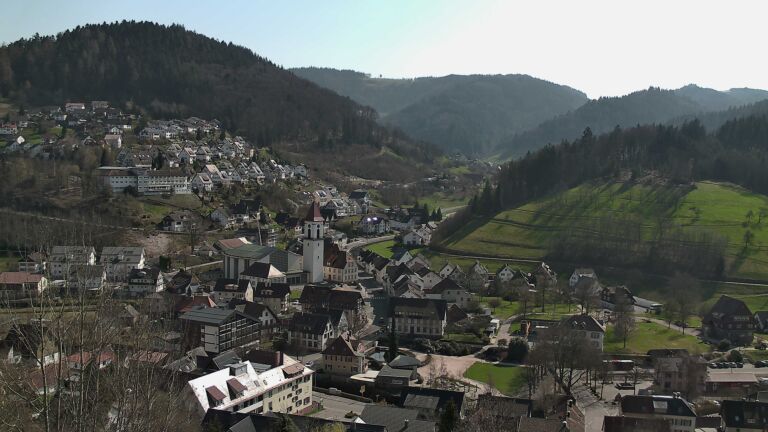 Dieses Bild zeigt eine Webcam-Aufnahme von Ottenhöfen, aufgenommen am Mittwoch, den 18.03.2026 um 13:50 Uhr