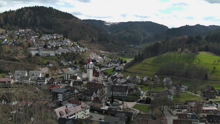 Dieses Bild zeigt eine Webcam-Aufnahme von Ottenhöfen, aufgenommen am Freitag, den 03.04.2026 um 15:00 Uhr