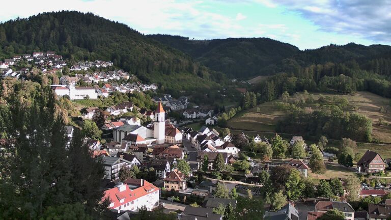 Dieses Bild zeigt eine Webcam-Aufnahme von Ottenhöfen, aufgenommen am Samstag, den 29.08.2026 um 19:10 Uhr