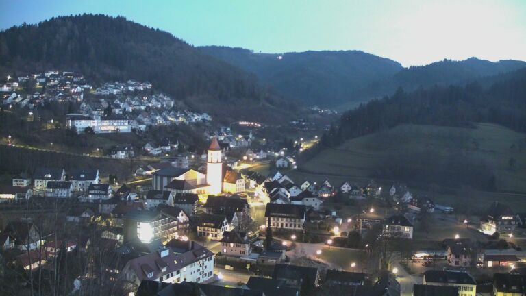 Dieses Bild zeigt eine Webcam-Aufnahme von Ottenhöfen, aufgenommen am Montag, den 09.02.2026 um 18:10 Uhr