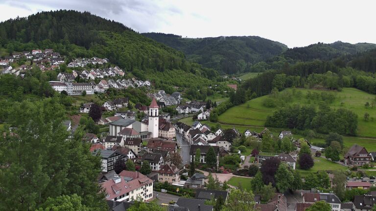 Dieses Bild zeigt eine Webcam-Aufnahme von Ottenhöfen, aufgenommen am Donnerstag, den 14.05.2026 um 16:50 Uhr