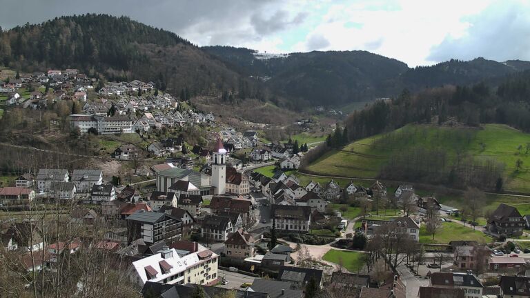 Dieses Bild zeigt eine Webcam-Aufnahme von Ottenhöfen, aufgenommen am Freitag, den 27.03.2026 um 14:10 Uhr