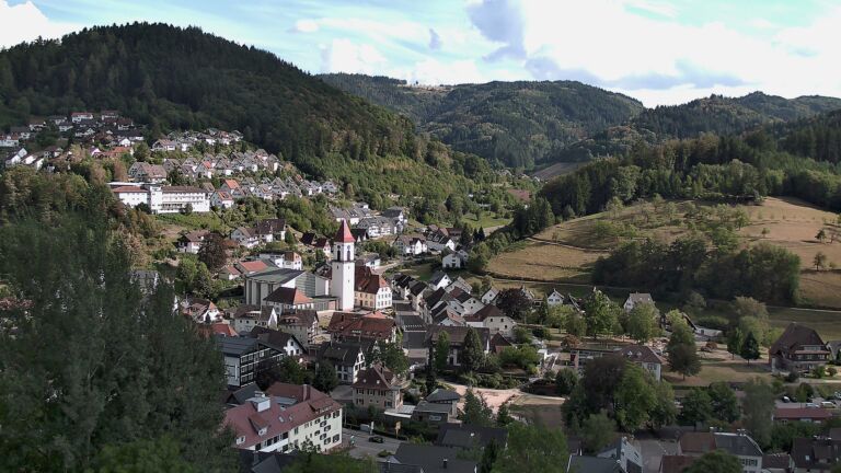 Dieses Bild zeigt eine Webcam-Aufnahme von Ottenhöfen, aufgenommen am Samstag, den 22.08.2026 um 17:20 Uhr