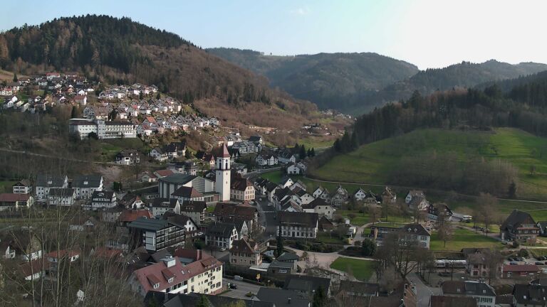 Dieses Bild zeigt eine Webcam-Aufnahme von Ottenhöfen, aufgenommen am Sonntag, den 22.03.2026 um 17:00 Uhr