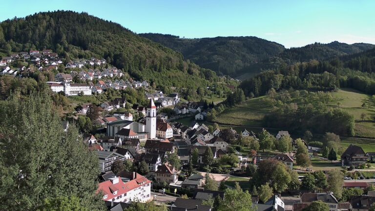 Dieses Bild zeigt eine Webcam-Aufnahme von Ottenhöfen, aufgenommen am Dienstag, den 15.09.2026 um 17:20 Uhr
