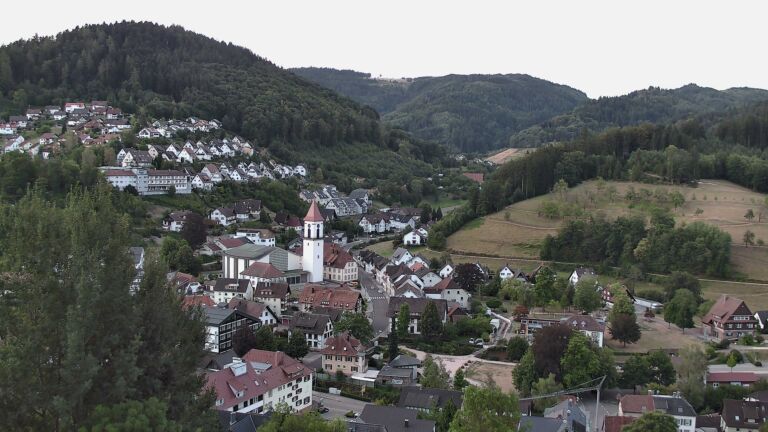Dieses Bild zeigt eine Webcam-Aufnahme von Ottenhöfen, aufgenommen am Montag, den 10.08.2026 um 06:10 Uhr