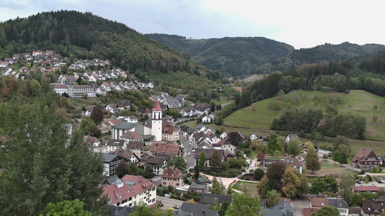 Dieses Bild zeigt eine Webcam-Aufnahme von Ottenhöfen, aufgenommen am Donnerstag, den 01.10.2026 um 07:50 Uhr