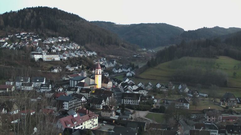 Dieses Bild zeigt eine Webcam-Aufnahme von Ottenhöfen, aufgenommen am Samstag, den 07.02.2026 um 17:50 Uhr