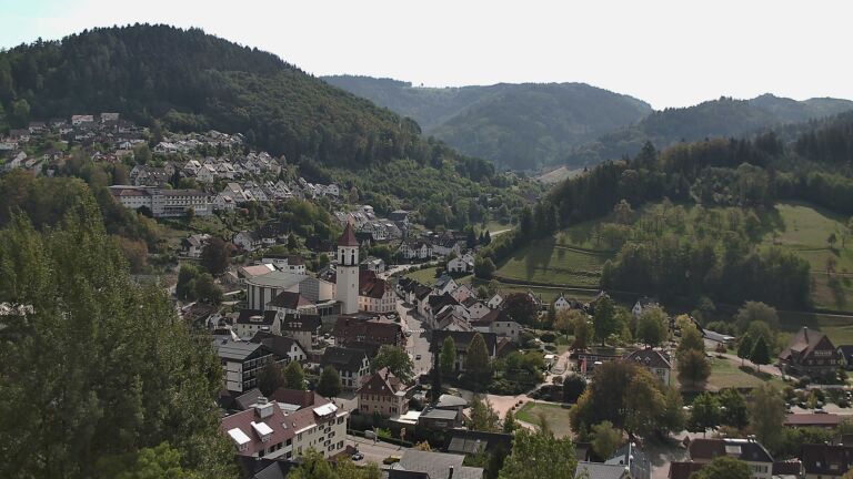 Dieses Bild zeigt eine Webcam-Aufnahme von Ottenhöfen, aufgenommen am Montag, den 28.09.2026 um 13:00 Uhr