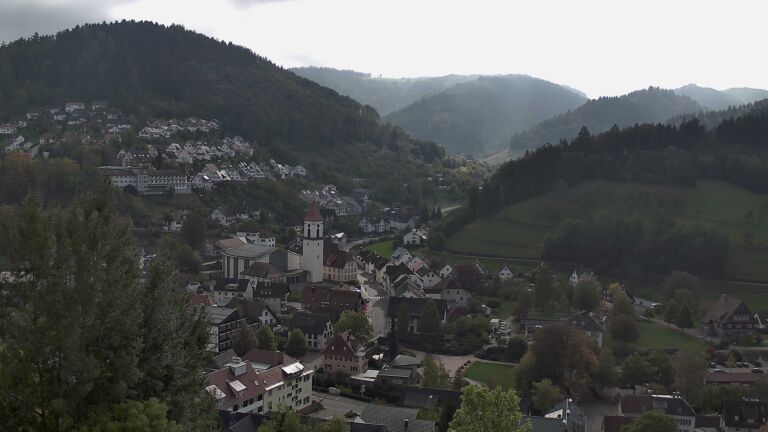 Dieses Bild zeigt eine Webcam-Aufnahme von Ottenhöfen, aufgenommen am Montag, den 19.10.2026 um 13:00 Uhr